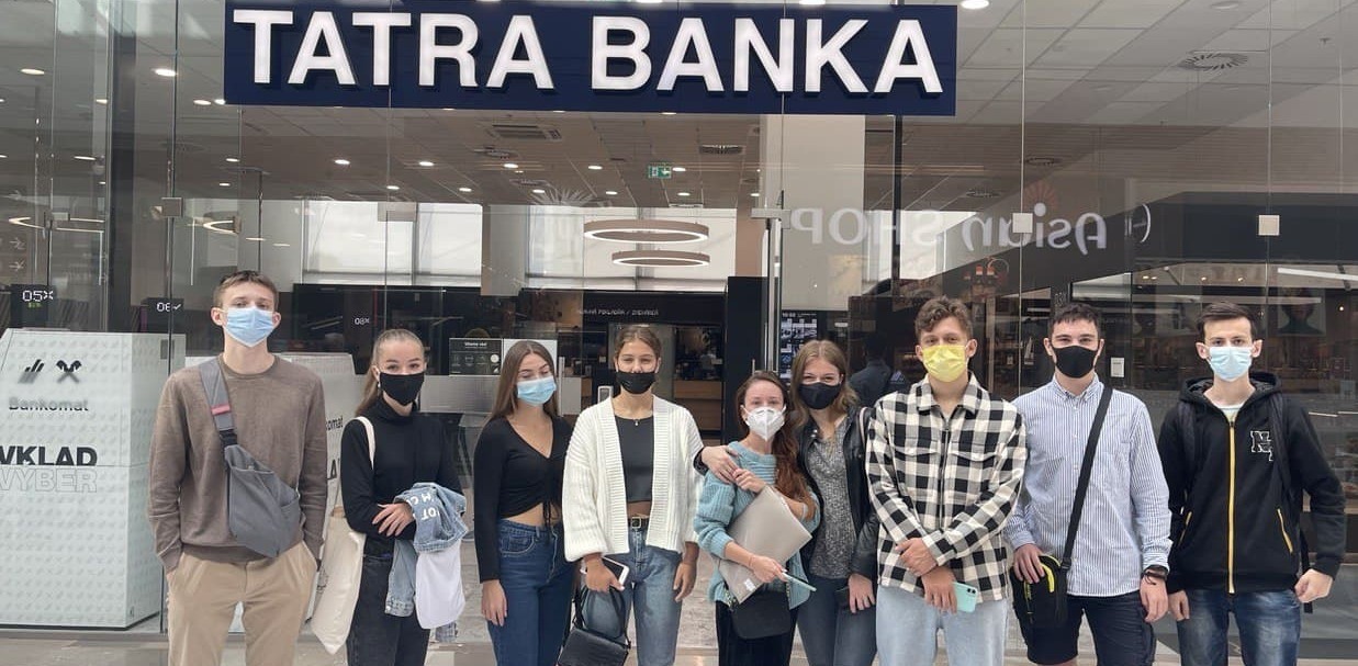 Иллюстрация к статье «Банковские счета для студентов в Словакии»
